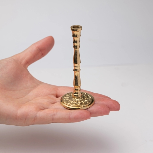 Small gold-colored candlestick for slim tapper candles with ornaments – brass