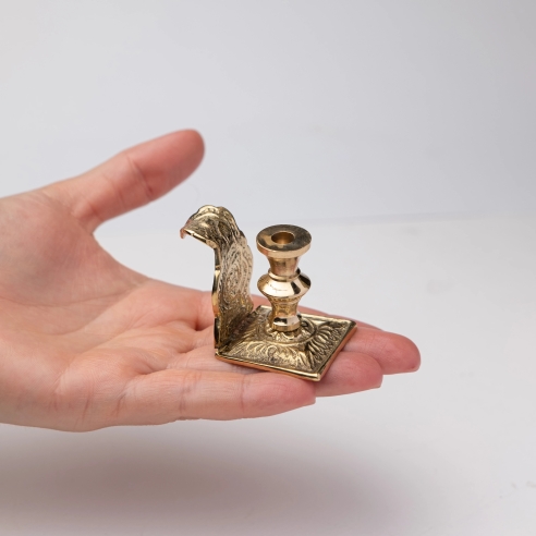 Goldfarbener Kerzenständer mit Griff für Stumpenkerzen, Messing