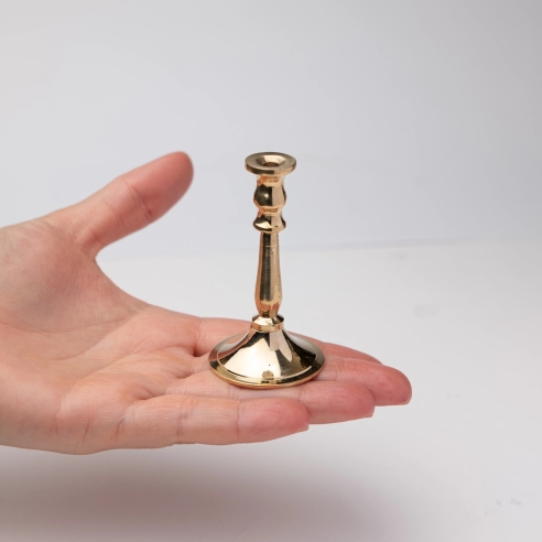 Gold-colored candlestick for thiny and slim tapper candles, conic, brass