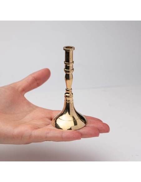 Kleiner goldfarbener Kerzenständer für schlanke Stumpenkerzen, konisch, Messing