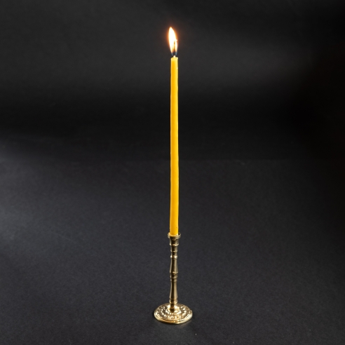 Kleiner goldfarbener Kerzenständer für schlanke Stumpenkerzen mit Ornamenten - Messing